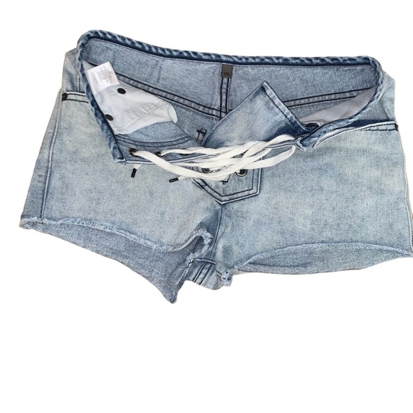 Carmar Lace Up in front Denim Shorts
Color: Blue Size: 25 (Excellent Condition) - Picture 7 of 8